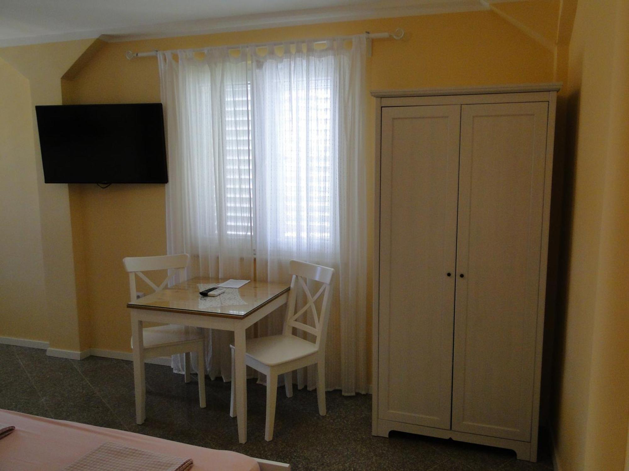 Apartments Villa Ela Umag Bilik gambar