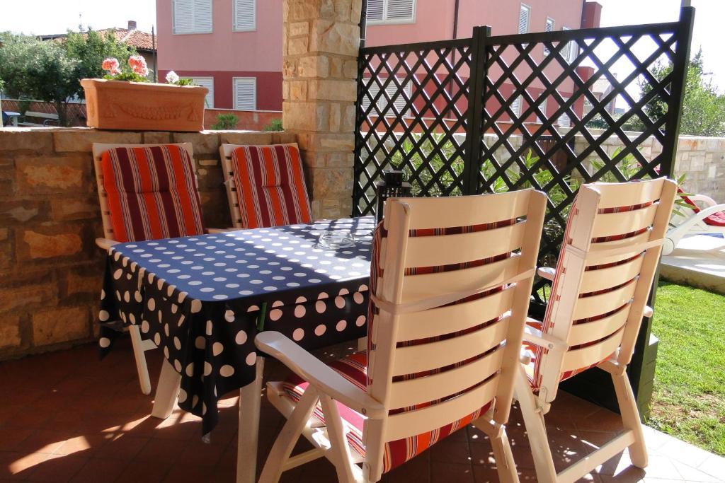 Apartments Villa Ela Umag Bilik gambar